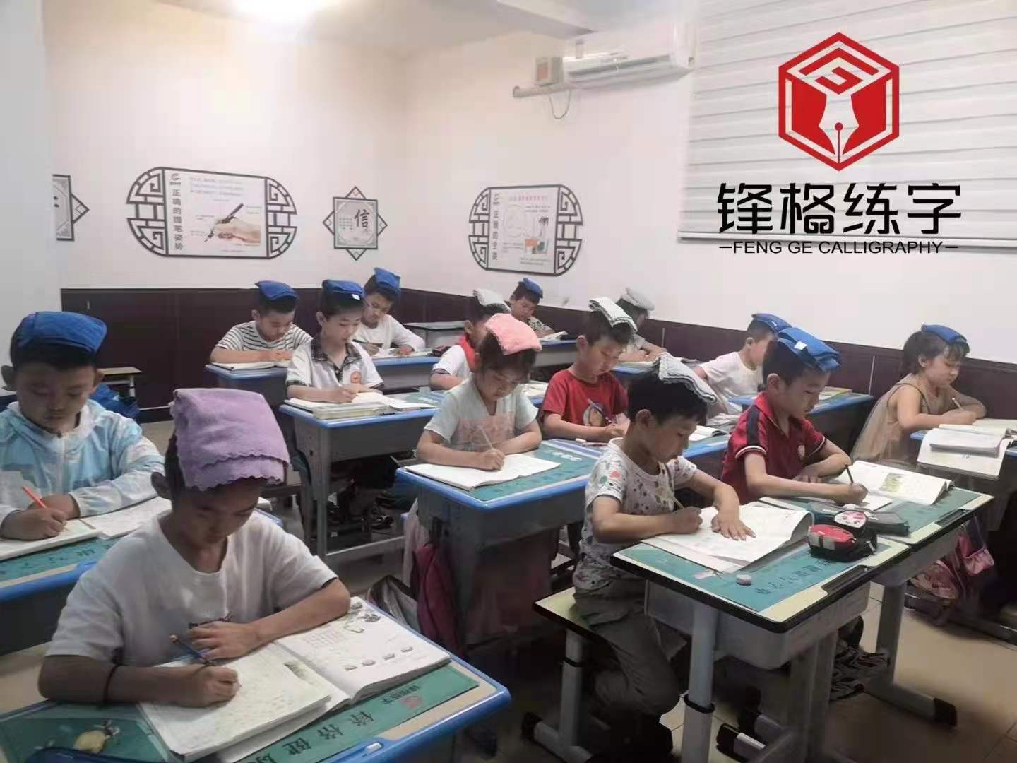 小學生練習硬筆書法，既能提高考試成績，又能開發右腦潛能