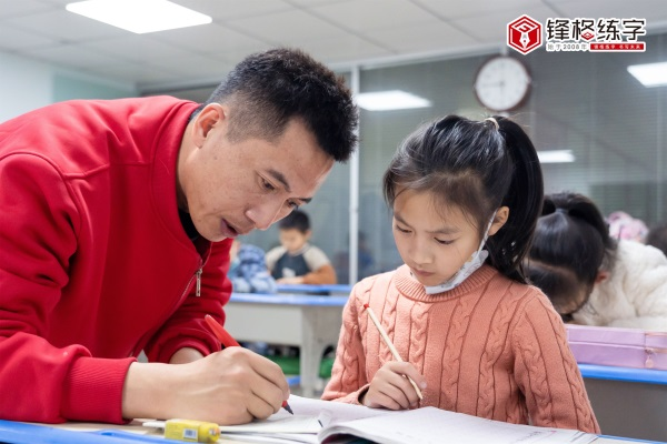 孩子寫字丑，也許并不是不努力，而是犯了以下錯誤！